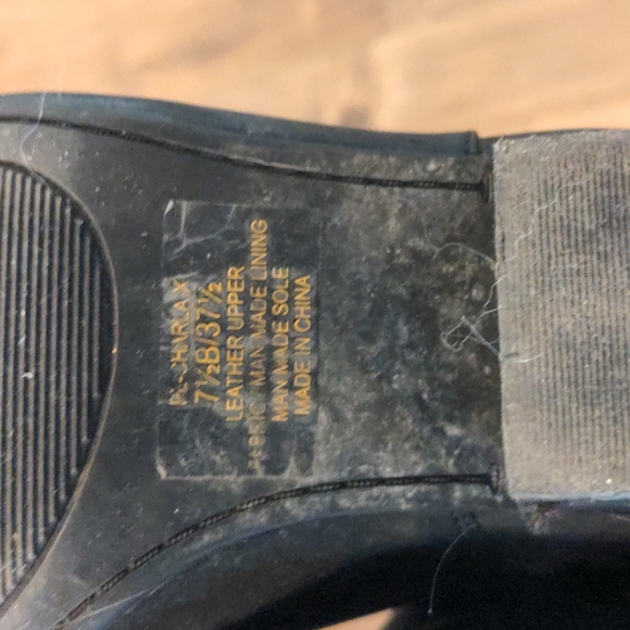 BCBG ankle boots size 7.5 - Picture 3 of 5